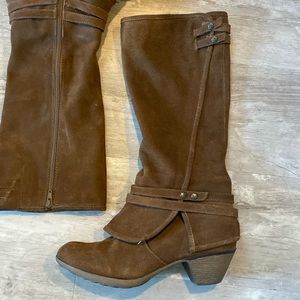 Tan suede tall zipper boots with comfort sole